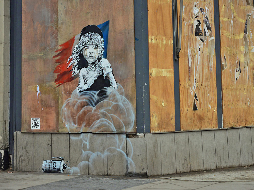 cosette banksy ambasciata francese