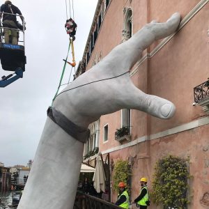 Lorenzo quinn support giants hands venezia