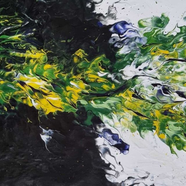 Ecco un estratto dell'articolo di Filippo Palacino, co-fondatore di TEm ( @timeandemotionsmuseum ) pubblicato sul mio blog. 

Da leggere tutto d'un fiato!

"In poco meno di un secolo si è passati da un quadro come l’Atelier del pittore di Gustave Courbet all’espressionismo astratto di Jackson Pollock. Questo perché, per quanto concerne la pittura, il passaggio tra diciannovesimo e ventesimo secolo è stato segnato in gran parte dal superamento della rappresentazione dell’oggetto, con l’avvento di forme diverse, più “introspettive”, se non totalmente astratte, che, sebbene possano sembrare un passo retrogrado in termini di tecnica pittorica e competenza artistica, in realtà sono il frutto di un grande miglioramento in termini di pensiero e relativa espressione su tela".

➡️ ➡️ ➡️ Link in bio!

In bocca al lupo a tutto il suo team!

#artedigitale #progettodarte #progettiartistici #artecontemporanea #arte #pollock #kandinsky

www.timeandemotions.com