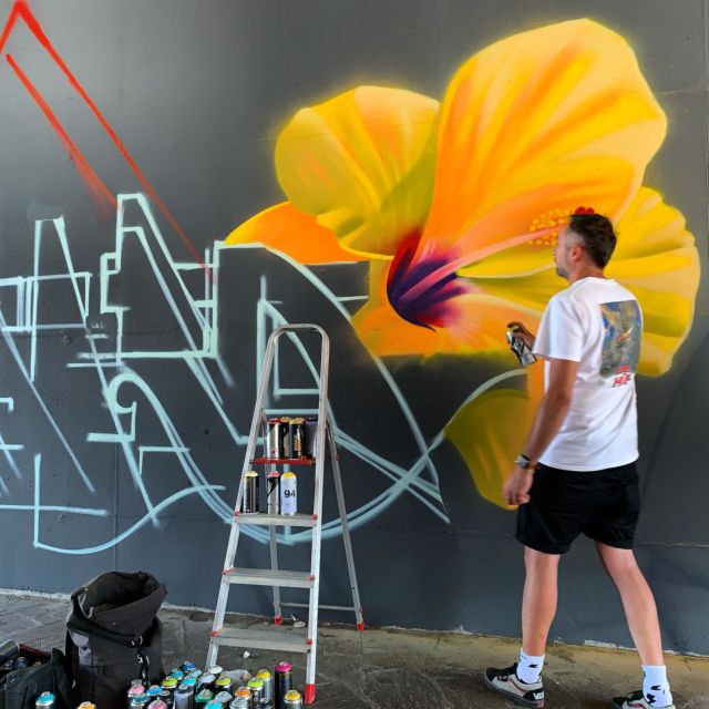 Bellissima sorpresa a casa mia! 

La riqualificazione che adoro, bellezza, colore, creatività in un luogo che prende vita davanti agli occhi!

Non vedo l’ora di vederlo finito! 

#urbanart #contemporaryart #graffiti #graffitiart #enko