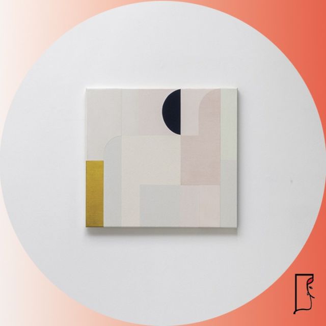 Ho ricevuto materiale su questa mostra di Svenja Deininger presso la Schiavo Zoppelli Gallery a Milano, e mi è piaciuto molto. Il comunicato stampa è un racconto e l’ho letto tutto d’un fiato. La personale sarà visitabile dal 21 giugno al 30 settembre 2022.

L’indagine formale dell’artista è evoluta negli anni fino a confermare, anche in questa sua personale, l’utilizzo delle tele sagomate. Le aveva proposte la prima volta, sempre in una mostra monografica, alla Secessione di Vienna nel 2017.

Svenja Deininger, classe 1974, gioca con i rivestimenti, le consistenze, i colori. Il suo è una sorta di “narcisismo” pittorico puro, dove la ricerca del proposito artistico passa proprio tra primer, colore e vernice. Strati opachi, lucidi, superfici grezze catturano la luce e danno emozioni al colore, per atmosfere che si disegnano completamente solo nel campo visivo dello spettatore.

Leggi tutto l'articolo nel mio blog (link in bio).
Pic: Andrea Rossetti

#arte #personaleartecontemporanea #artecontemporanea #contemporaryart #svenjadeininger #schiavozoppelligallery