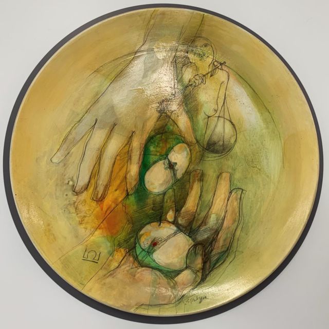 “Bilancia”. Serie di piatti di ceramica dipinti, tema segni zodiacali, presenti in una mostra permanente  dedicata al maestro Guerino Bardeggia, presso il palazzo comunale di Gabicce Mare.
#contemporaryart #artecontemporanea