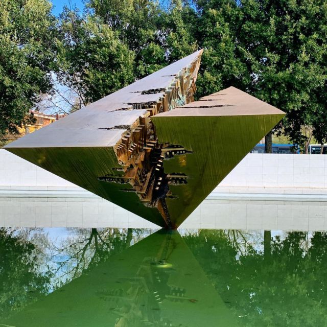#arnaldopomodoro #morcianodiromagna #art #contemporaryart #stunning #sculpture #sculpureart